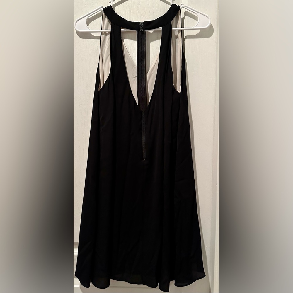 Alice + Olivia Rola Front Godet Leather T-
Back Trapeze Dress - Picture 6 of 8